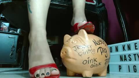 Snapshot of megoddessara chatting on May 20, 2026, 1:45 am Goddess Sara online show from May 20, 2026, 1:45 am