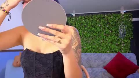 Mei online show from December 1, 2025, 10:53 am