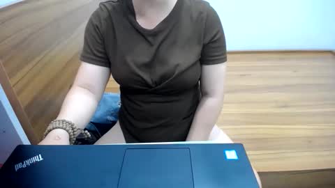 meimei_888 online show from June 3, 2026, 2:47 am