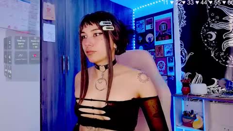 Snapshot of mel_dahlia chatting on December 16, 2024, 10:03 pm Melissa - - Please help me to reach 100 thumbs up online show from December 16, 2024, 10:03 pm