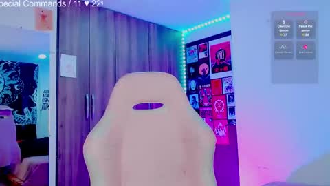 Snapshot of mel_dahlia chatting on January 21, 2025, 4:16 pm Melissa - - Please help me to reach 100 thumbs up online show from January 21, 2025, 4:16 pm