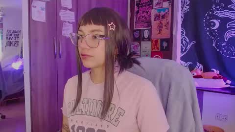 Melissa  -  -  Please help me to reach 100 thumbs up online show from November 24, 2025, 2:06 pm