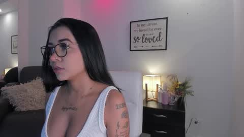 melan_owen online show from December 21, 2025, 11:06 am