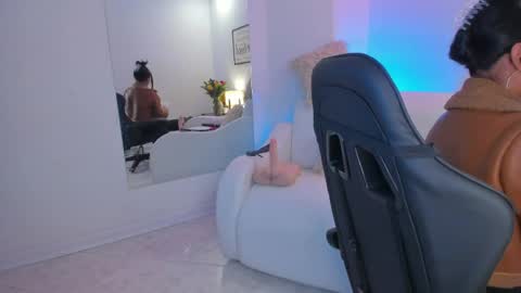 melan_owen online show from June 7, 2026, 11:03 am