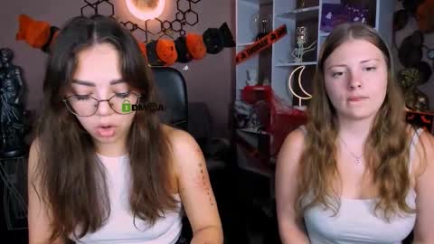 Snapshot of melani_bumm chatting on October 23, 2025, 6:13 am melani_bumm online show from October 23, 2025, 6:13 am