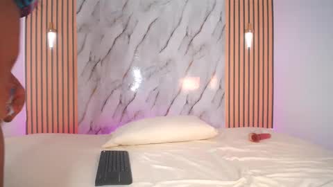 Melani eli online show from October 10, 2025, 1:54 pm