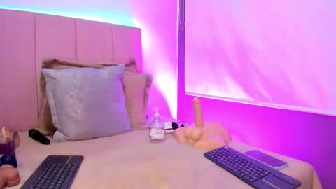 Snapshot of melani_xc chatting on February 11, 2026, 2:33 pm MELANI - online show from February 11, 2026, 2:33 pm
