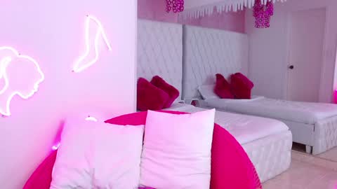 Snapshot of melanie_bianco chatting on December 23, 2024, 4:22 am Melanie online show from December 23, 2024, 4:22 am