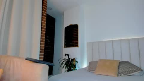 melanie_diaz online show from February 20, 2026, 2:19 am