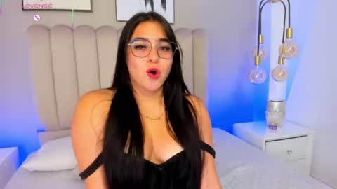 Snapshot of melanie_hillz chatting on July 16, 2026, 1:11 am Melanie online show from July 16, 2026, 1:11 am