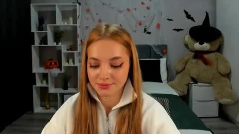 MelanieAlves online show from November 4, 2025, 6:51 pm