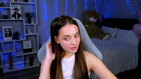 MelanieAlves online show from April 14, 2026, 3:18 pm