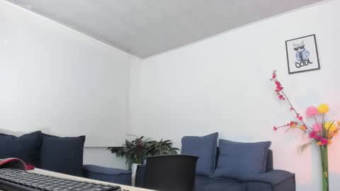 Snapshot of melaniie_roussel chatting on October 22, 2025, 12:44 am melaniie_roussel online show from October 22, 2025, 12:44 am