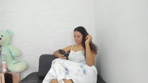 melannie roses online show from July 9, 2026, 7:18 pm