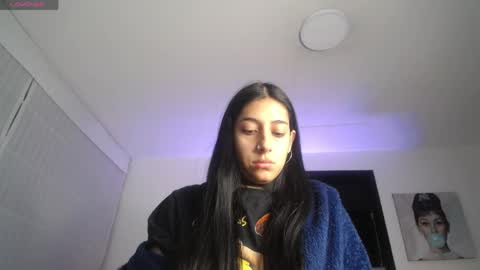 melanny_petite online show from May 6, 2026, 11:37 am