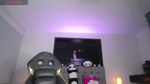 melanny_petite online show from July 18, 2026, 1:15 pm