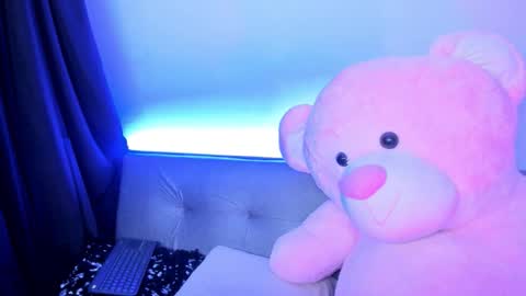 Melanny online show from December 17, 2025, 9:32 pm