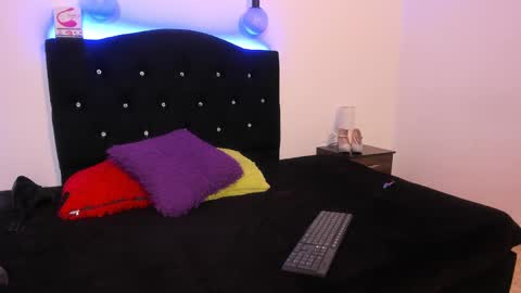 Snapshot of melany__dreams chatting on February 20, 2025, 6:02 pm Melany online show from February 20, 2025, 6:02 pm