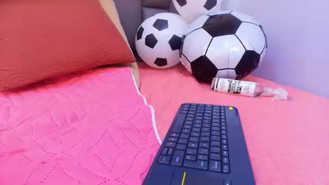 Melany  online show from June 25, 2026, 5:12 am