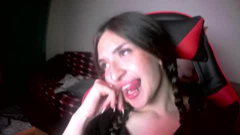 melena_caramel online show from May 30, 2026, 7:33 pm