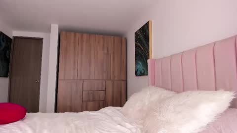 Snapshot of melgomez chatting on October 21, 2025, 4:24 am Mel Gomez online show from October 21, 2025, 4:24 am