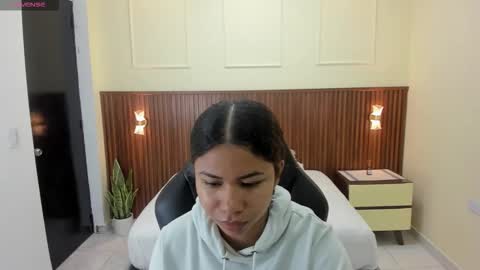 M E L I N A  online show from November 28, 2025, 12:08 pm