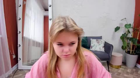 Sophia online show from November 28, 2025, 6:27 am