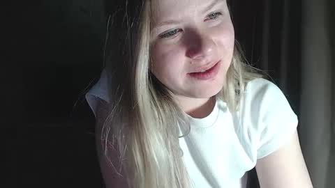 Snapshot of melissa__ray chatting on December 9, 2024, 6:35 pm Melissa Ray online show from December 9, 2024, 6:35 pm