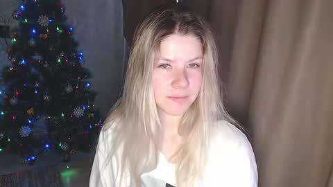 Snapshot of melissa__ray chatting on December 11, 2024, 9:41 am Melissa Ray online show from December 11, 2024, 9:41 am