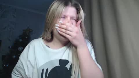 Snapshot of melissa__ray chatting on December 12, 2024, 3:32 am Melissa Ray online show from December 12, 2024, 3:32 am