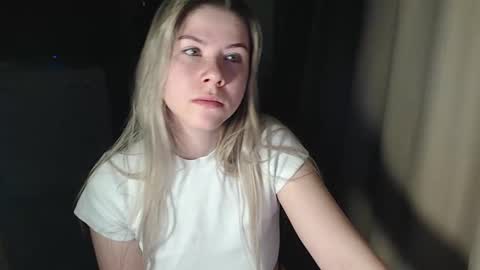 Snapshot of melissa__ray chatting on December 19, 2024, 11:14 pm Melissa Ray online show from December 19, 2024, 11:14 pm