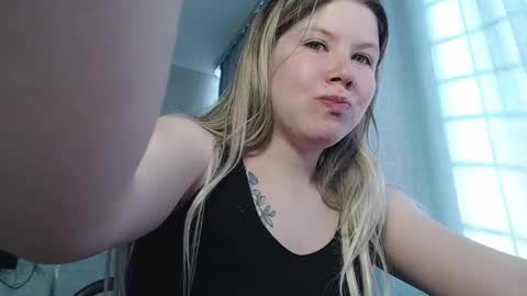 Snapshot of melissa__ray chatting on March 11, 2025, 9:13 am Melissa Ray online show from March 11, 2025, 9:13 am