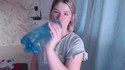 Snapshot of melissa__ray chatting on November 13, 2025, 10:14 am Melissa Ray online show from November 13, 2025, 10:14 am