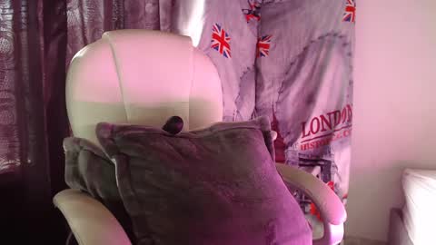 Snapshot of melissa_sexytits chatting on December 4, 2024, 8:29 pm Lau online show from December 4, 2024, 8:29 pm