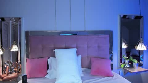 M E L I S S A  online show from November 24, 2025, 12:05 pm