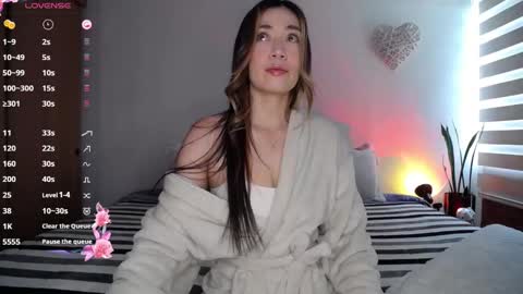 Melissa Lopez  online show from October 5, 2025, 4:49 pm