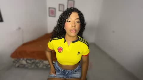 mell_rossi online show from June 17, 2026, 6:53 pm