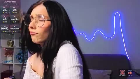 mellhyees online show from January 5, 2026, 5:27 pm