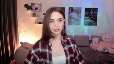 Tessa online show from April 16, 2026, 4:57 am