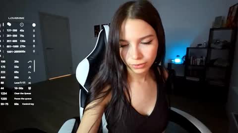 EVA online show from November 11, 2025, 4:07 pm