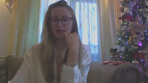 Snapshot of melly_rosey chatting on December 17, 2024, 7:18 am Melly online show from December 17, 2024, 7:18 am