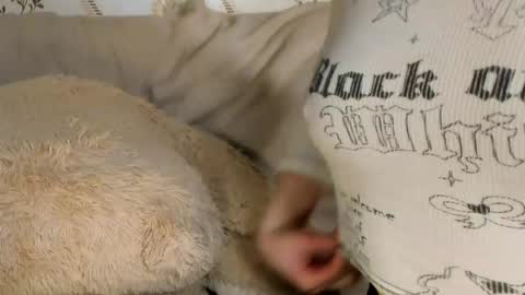 MelMooon online show from April 15, 2026, 1:01 am