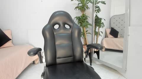 Melodi  online show from November 25, 2025, 11:21 am