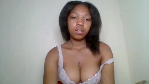 melodie_00 online show from August 4, 2026, 12:52 pm