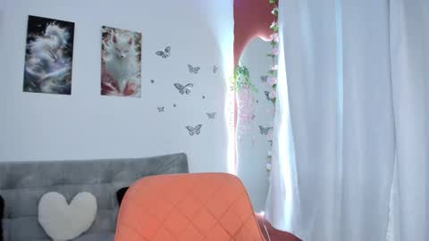 melody_cute10 online show from February 19, 2026, 2:13 pm