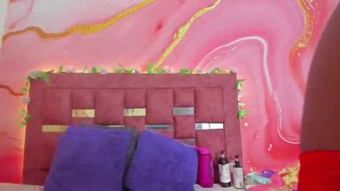 Snapshot of melody_paris chatting on February 18, 2026, 10:55 am Mixie online show from February 18, 2026, 10:55 am