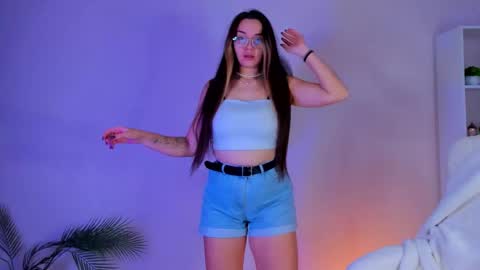 melody_sol online show from November 25, 2025, 4:34 am