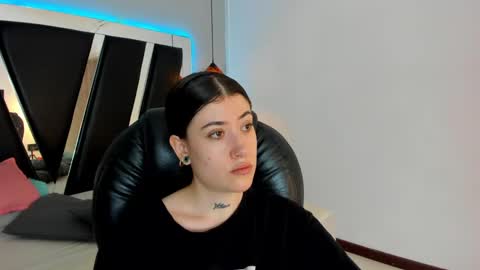 Snapshot of melody_suarez chatting on December 1, 2024, 7:47 pm MELODY online show from December 1, 2024, 7:47 pm