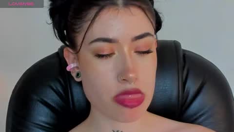Snapshot of melody_suarez chatting on January 15, 2025, 1:34 am MELODY online show from January 15, 2025, 1:34 am