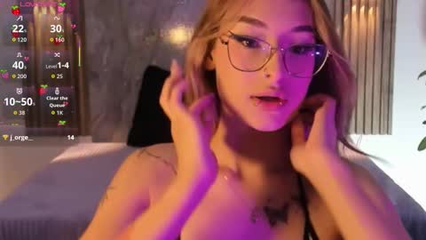 melodylanee online show from November 14, 2025, 10:58 am